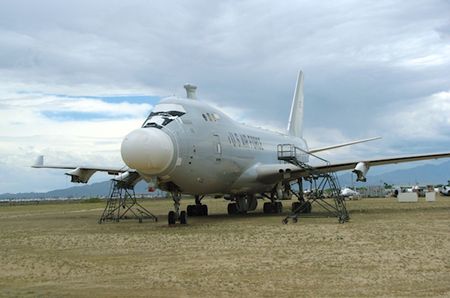 Самолет YAL-1 на утилизации